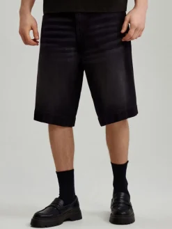 Czarne szorty jeansowe baggy z przetarciami