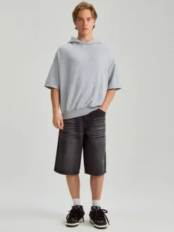 Czarne szorty jeansowe baggy fit z motywem czaszki z tyłu