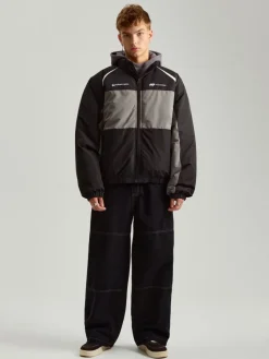 Czarno-szara kurtka puffer o luźnym kroju