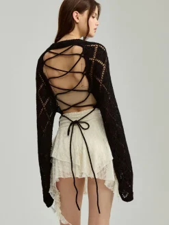 Czarny sweter typu crochet z wiązaniem z tyłu