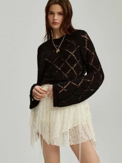 Czarny sweter typu crochet z wiązaniem z tyłu