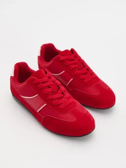 Czerwone sneakersy z imitacji zamszu