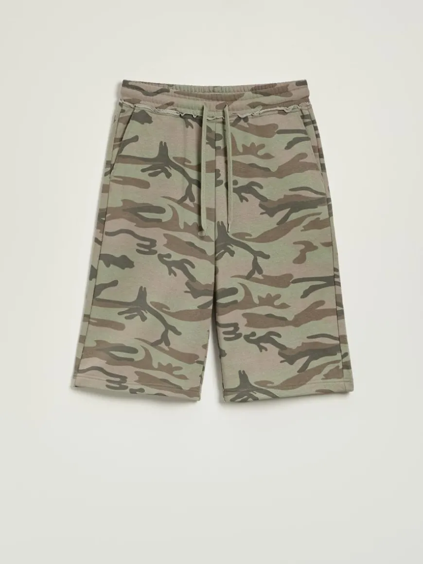Dresowe szorty bermudy we wzór camo