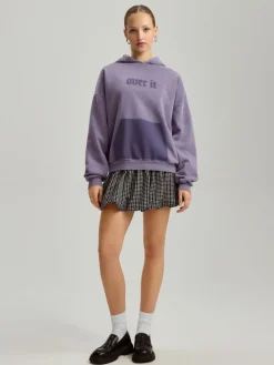 Fioletowa bluza z kapturem i nadrukiem Over It