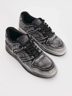 Grafitowe sneakersy z efektem sprania
