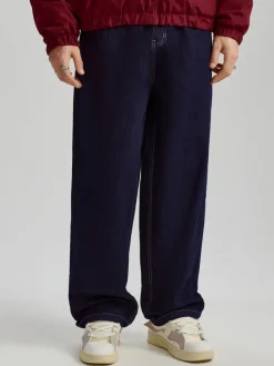 Granatowe jeansy skater fit z kontrastowymi szwami