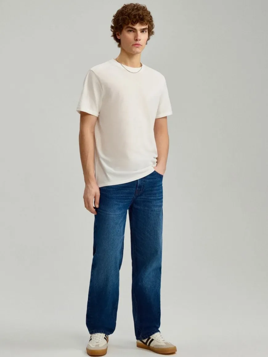 Granatowe jeansy straight fit z efektem sprania