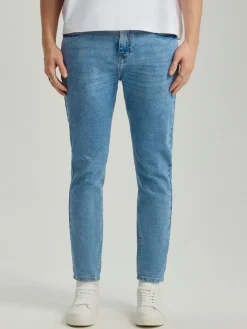 Jasnoniebieskie jeansy carrot fit