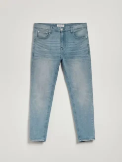 Jasnoniebieskie jeansy carrot fit z efektem sprania