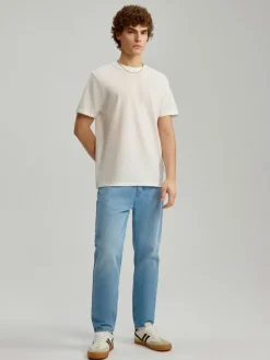Jasnoniebieskie jeansy carrot fit z efektem sprania