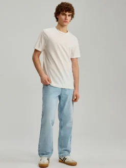 Jasnoniebieskie jeansy straight fit