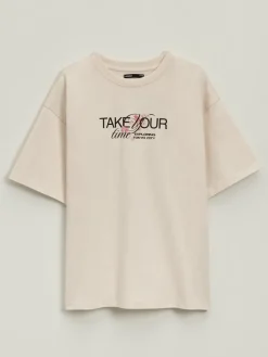 Jasnoróżowa koszulka z nadrukiem Take your time z przodu i na plecach