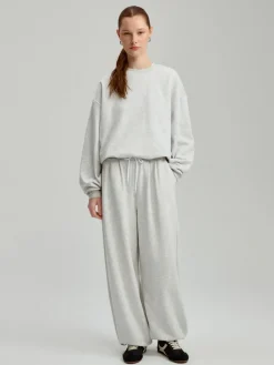 Jasnoszara bluza bombka crewneck