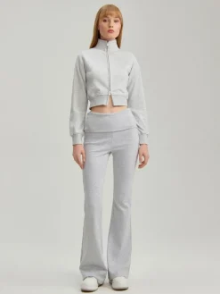 Jasnoszara rozpinana bluza ze stójką