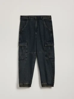 Jeansowe joggery wide leg z kieszeniami cargo