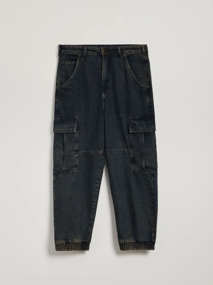 Jeansowe joggery wide leg z kieszeniami cargo