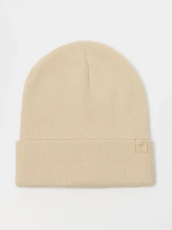Kremowa czapka beanie z naszywką