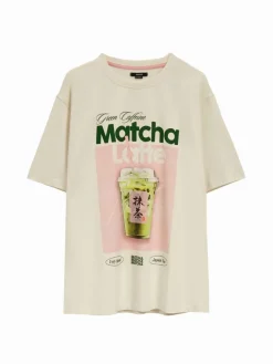 Kremowa koszulka z nadrukiem Matcha Latte