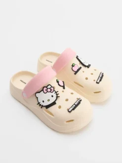 Kremowe klapki na platformie z motywem Hello Kitty