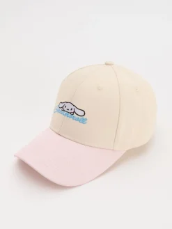 Kremowo-różowa czapka z daszkiem i haftem Cinnamoroll