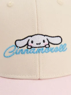 Kremowo-różowa czapka z daszkiem i haftem Cinnamoroll