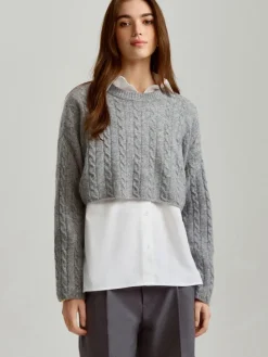 Krótki sweter oversize z warkoczowym splotem szary