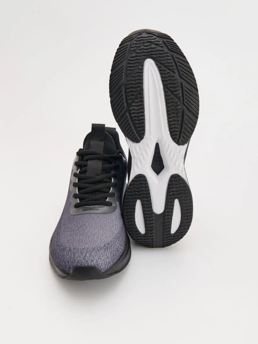 Lekkie sneakersy z nadrukiem na podeszwie szare