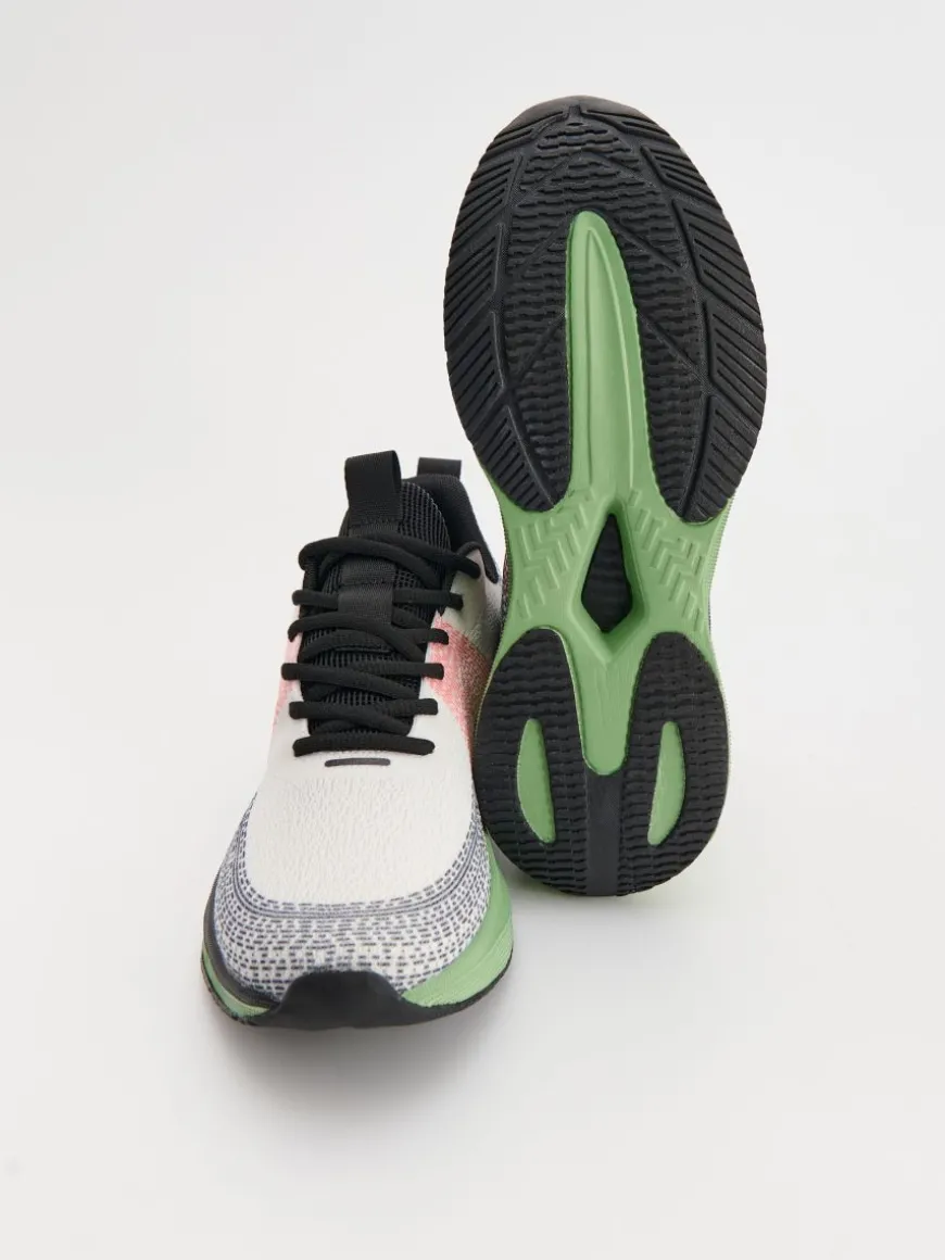 Lekkie sneakersy z nadrukiem na podeszwie kolorowe