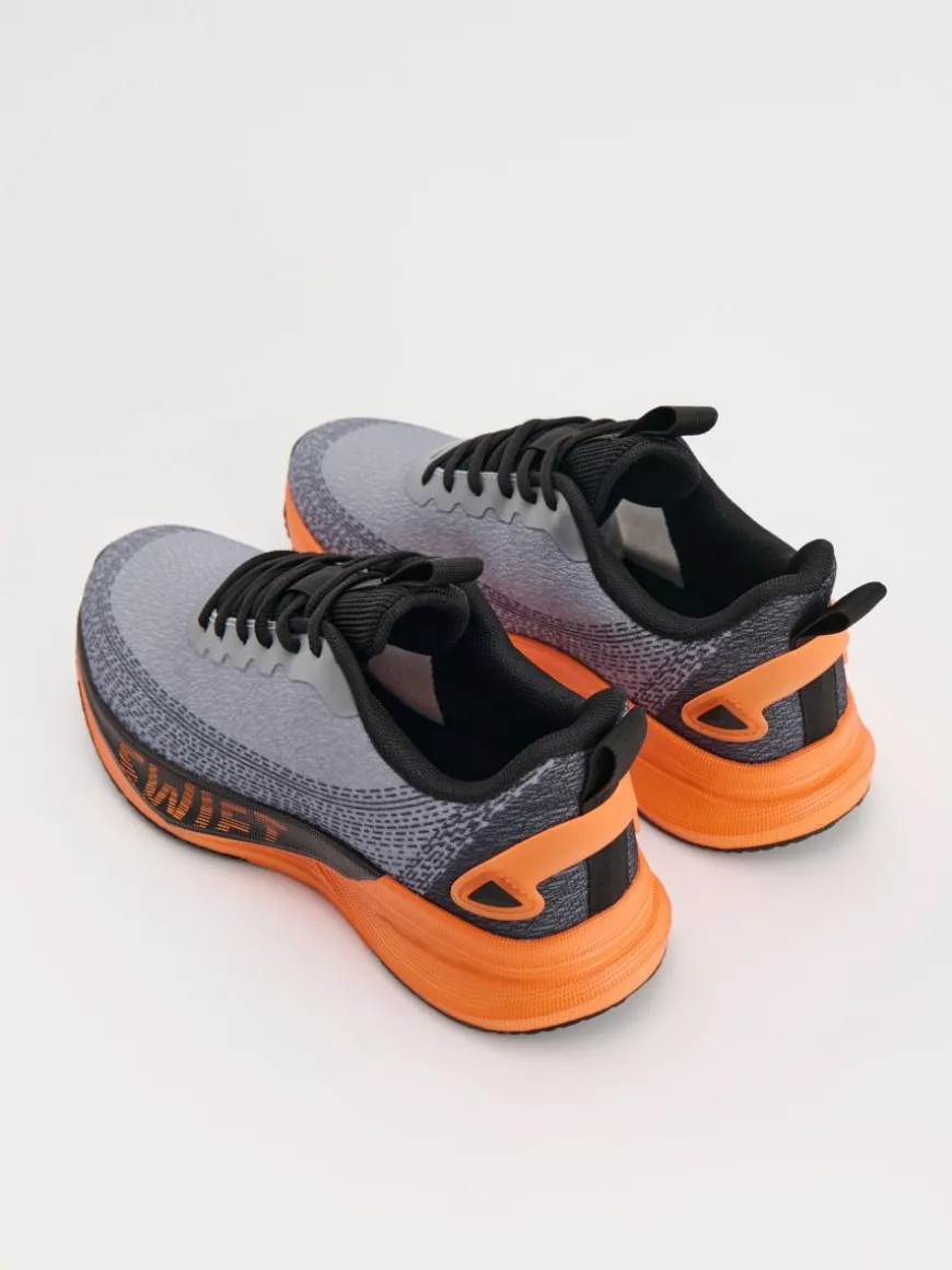Lekkie sneakersy z nadrukiem na podeszwie szare