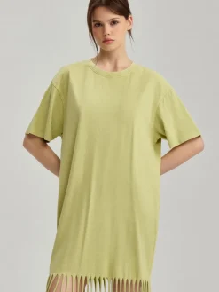 Luźna sukienka t-shirtowa z frędzlami zielona
