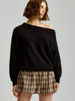 Luźny sweter open shoulder z wełną czarny