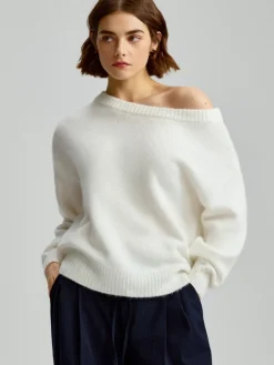 Luźny sweter open shoulder z wełną kremowy