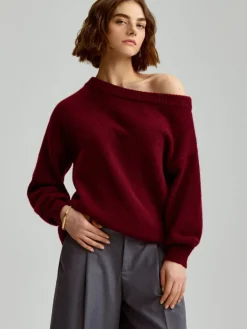Luźny sweter open shoulder z wełną bordowy