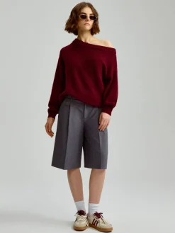 Luźny sweter open shoulder z wełną bordowy
