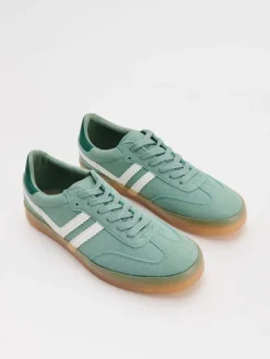 Miętowe sneakersy z imitacji zamszu w stylu retro