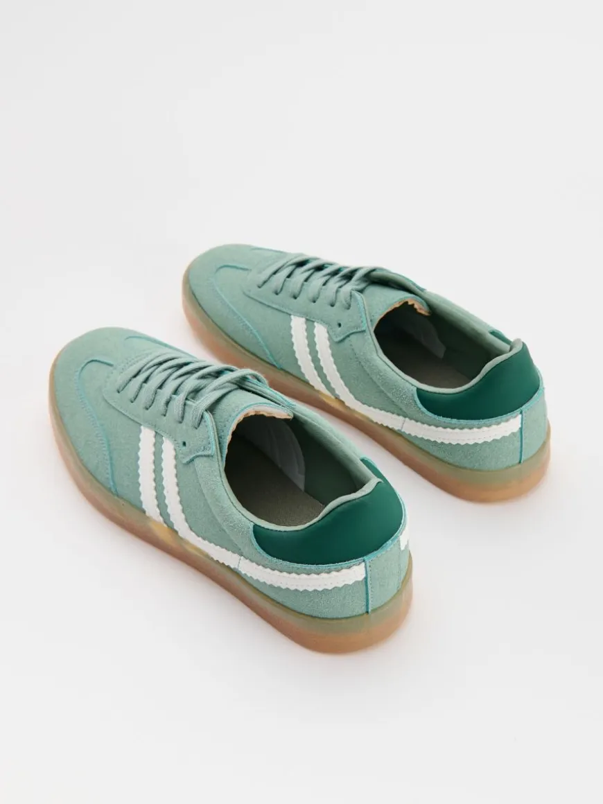 Miętowe sneakersy z imitacji zamszu w stylu retro