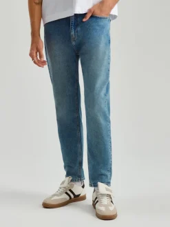 Niebieskie jeansy carrot fit z efektem sprania