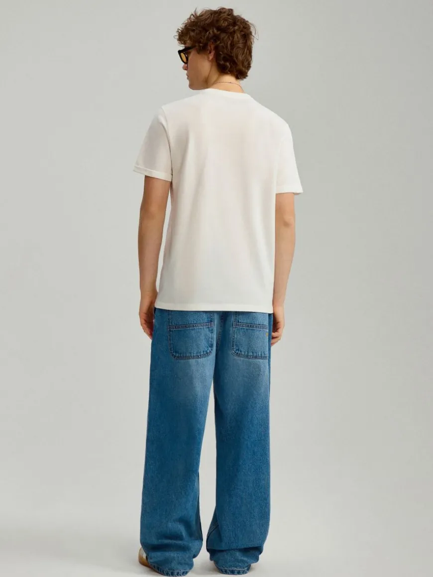 Niebieskie jeansy skater fit ze skośnymi kieszeniami