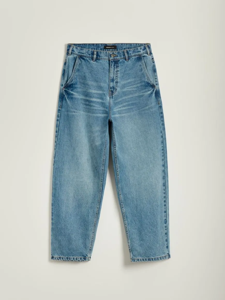 Niebieskie jeansy skater fit ze skośnymi kieszeniami