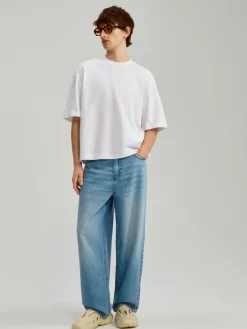 Niebieskie jeansy skater fit z przetarciami