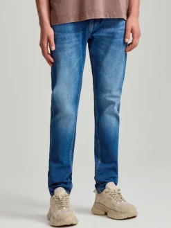 Niebieskie jeansy slim fit