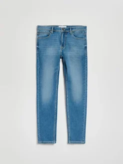 Niebieskie jeansy slim fit z przetarciami