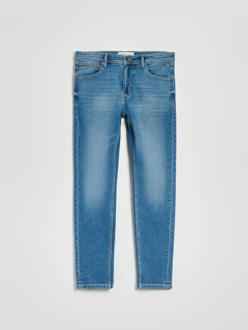 Niebieskie jeansy slim fit z przetarciami
