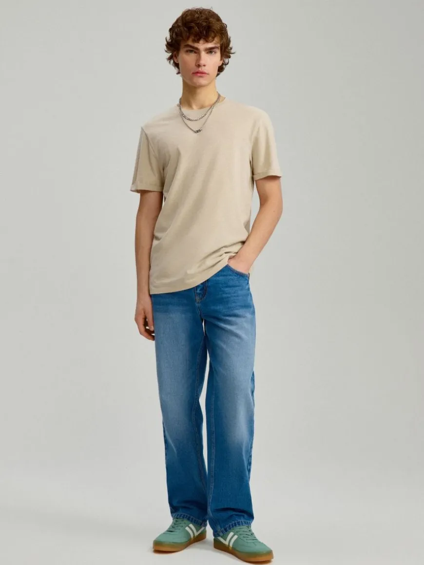 Niebieskie jeansy straight fit
