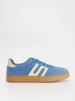 Niebieskie sneakersy z imitacji skóry
