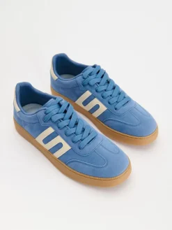 Niebieskie sneakersy z imitacji skóry