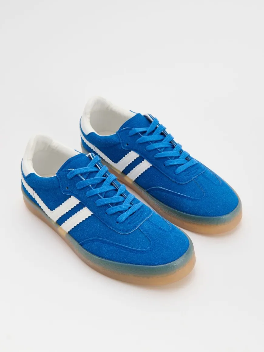 Niebieskie sneakersy z imitacji zamszu w stylu retro