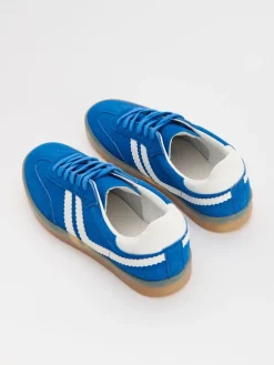 Niebieskie sneakersy z imitacji zamszu w stylu retro
