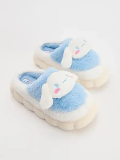 Niebiesko-białe puchate kapcie Cinnamoroll