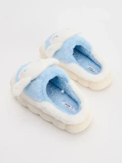 Niebiesko-białe puchate kapcie Cinnamoroll